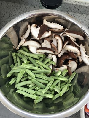 tyc7111cc太阳成集团:二百余名人员齐出动保证报到顺利进行(图1) 太阳成tyc7111cc官网