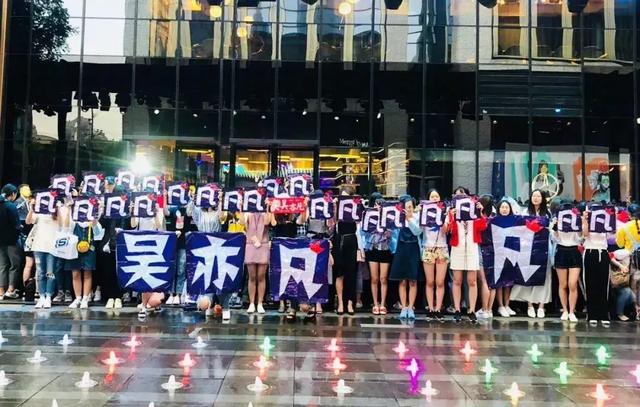 杨红樱坐镇武汉新东方泡泡少儿博文读写系列讲坛“太阳成tyc7111cc”(图2) 太阳成tyc7111cc官网